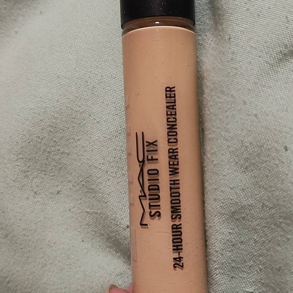 Mac concealer - Picture 2 of 6